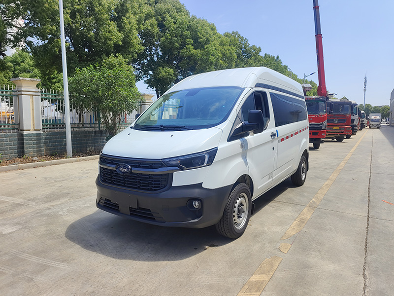 福特新全顺(汽油中轴中顶)殡葬服务车