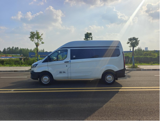 福特新全顺(汽油中轴中顶)殡葬服务车