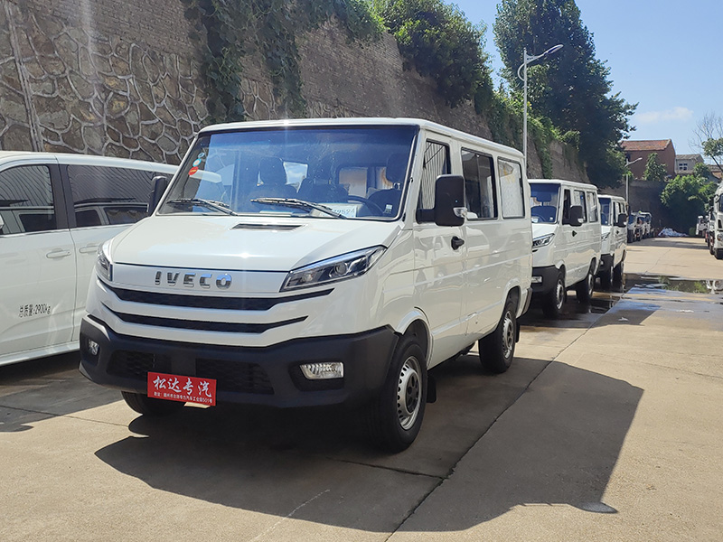 依维柯得意(低顶)殡仪车