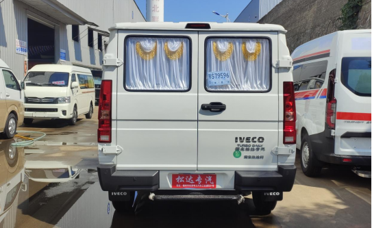 依维柯得意(低顶)殡仪车